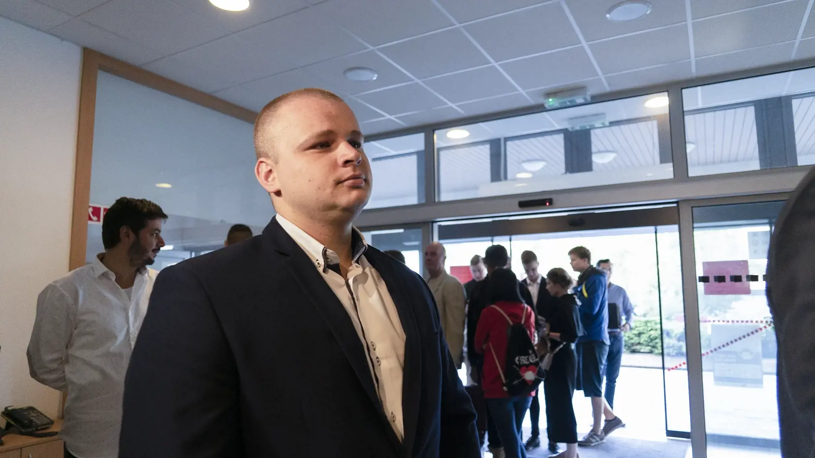 Záverečná! Najvyšší súd rozhodol, že sa poslanec za ĽSNS Milan Mazurek dopustil prečinu hanobenia národa, rasy a presvedčenia. V parlamente tak nadobro skončil.