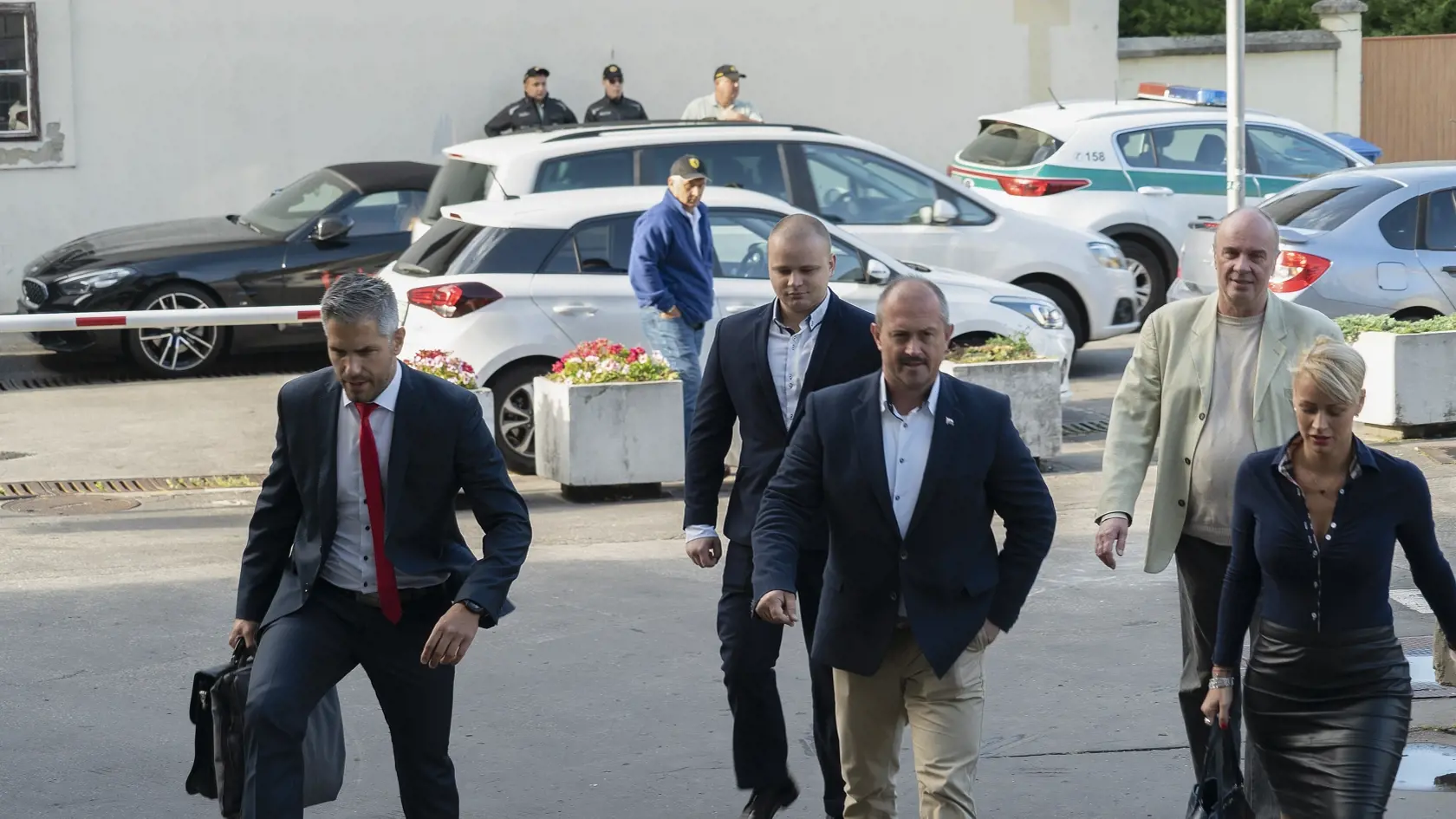 Záverečná! Najvyšší súd rozhodol, že sa poslanec za ĽSNS Milan Mazurek dopustil prečinu hanobenia národa, rasy a presvedčenia. V parlamente tak nadobro skončil.