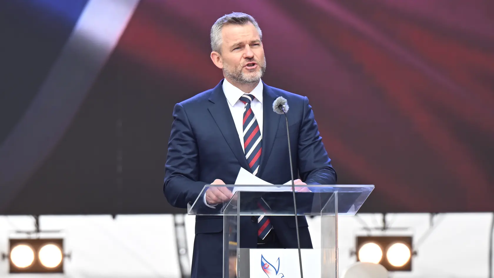 Na snímke prezident SR Peter Pellegrini sa prihovára po pietnom akte kladenia vencov pri Pomníku padlých rumunských vojakov v Piešťanoch.