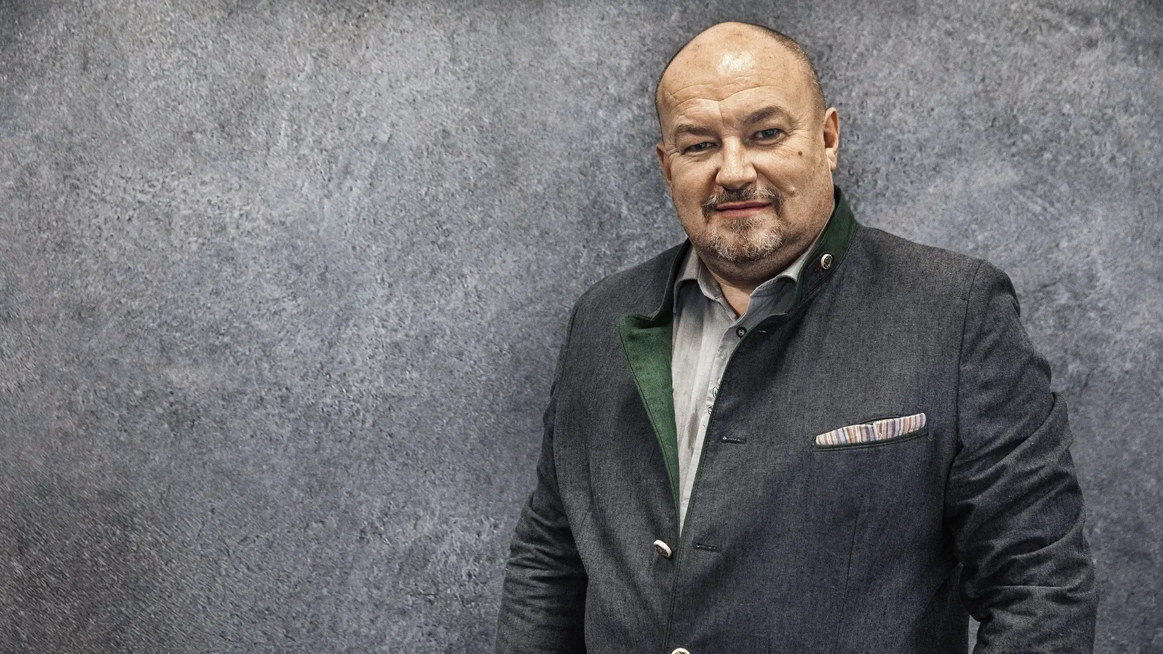 „Pandemické opatrenia, všetky pokuty boli protiprávne a protiústavné. V rámci SR preto presadzujem aj ja teraz právo na pandemické amnestie,“ uviedol Huliak s tým, že podľa neho išlo o porušenie Medzinárodného dohovoru o ľudských právach. Stohlová upozornila, že medzi ľuďmi, ktorí by mohli byť odškodnení, by boli aj tí, ktorí nedodržiavali pravidlá a mohli niekoho nakaziť, čo mohlo viesť aj k úmrtiu.