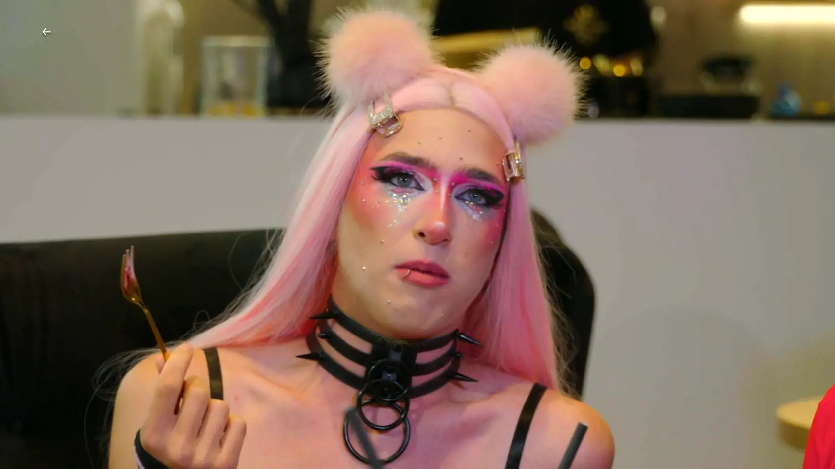 Parochne a výrazný mejkap sú pre Slaytiiinu neodmysliteľnousúčasťou každodenného outfitu.
