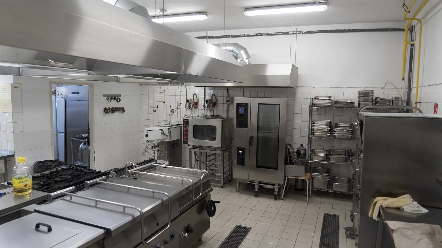 V stupavskej základnej škole musia každý deň navariť až 1150 obedov. V prvý týždeň deti končili rovnako, mnohým sa na obed nechcelo čakať v dlhej rade.