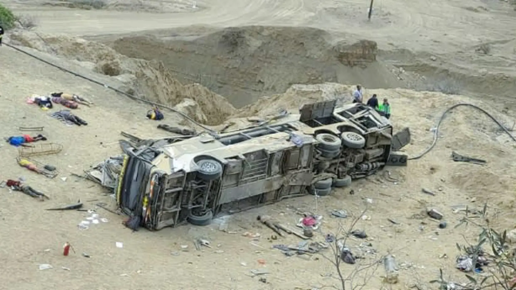 Peru: Pri páde autobusu z útesu zahynulo najmenej 24 ľudí