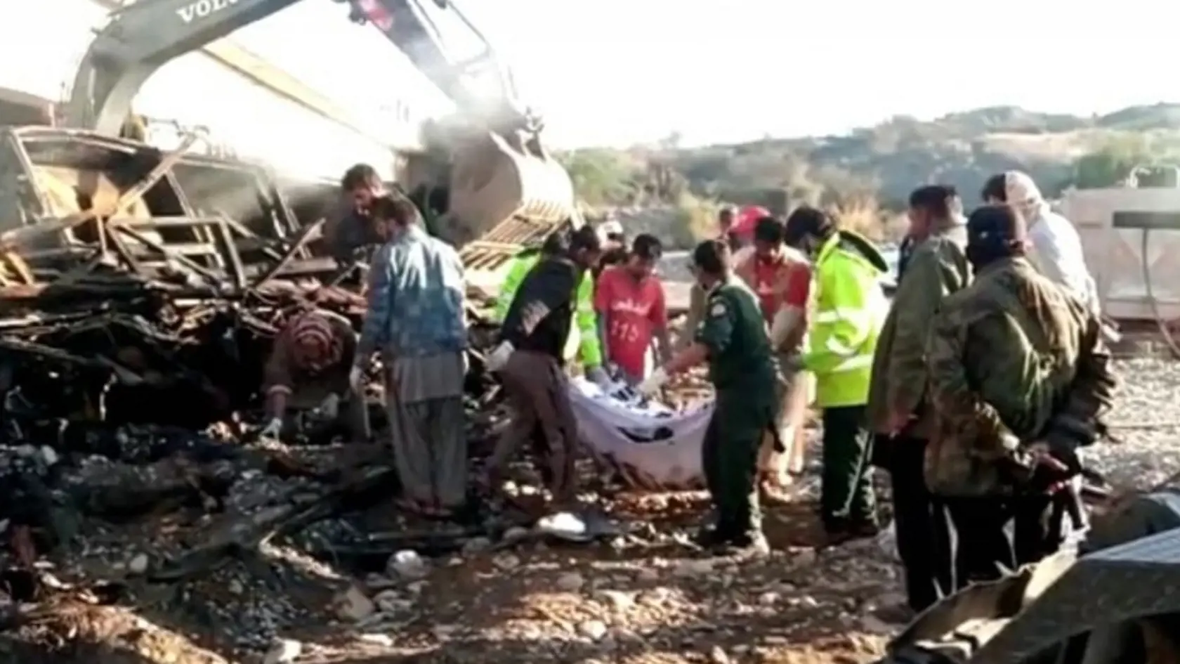 Pakistan: Pri páde autobusu z mosta zomrelo 40 ľudí