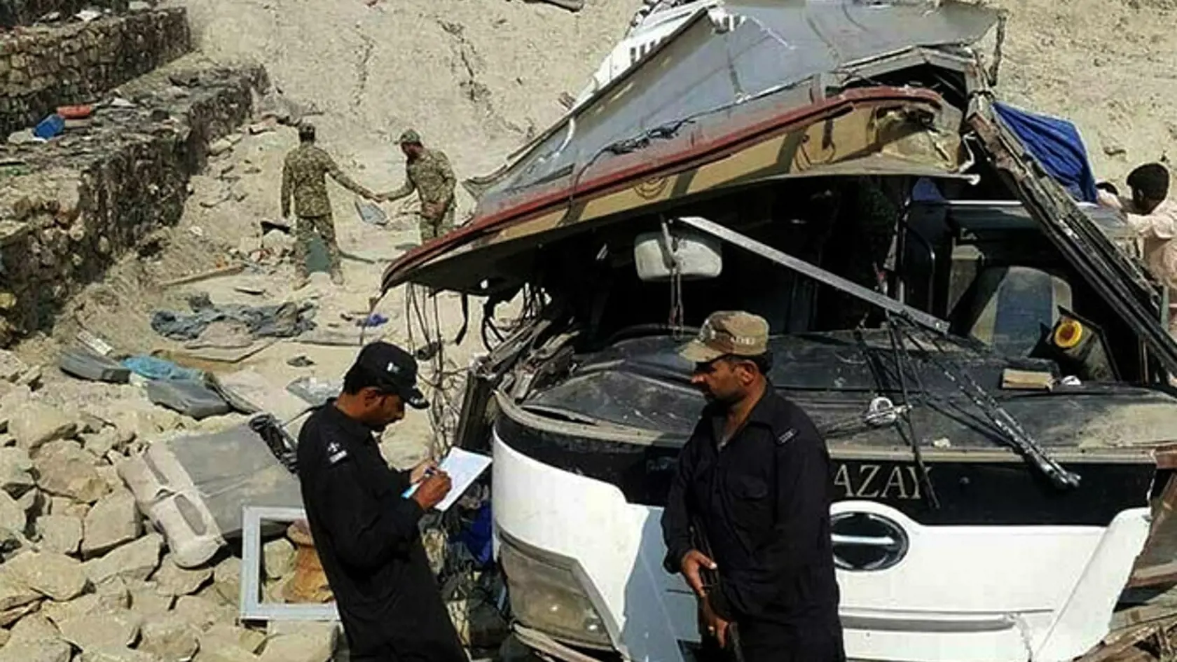 Pakistan: Pri páde autobusu z mosta zomrelo 40 ľudí