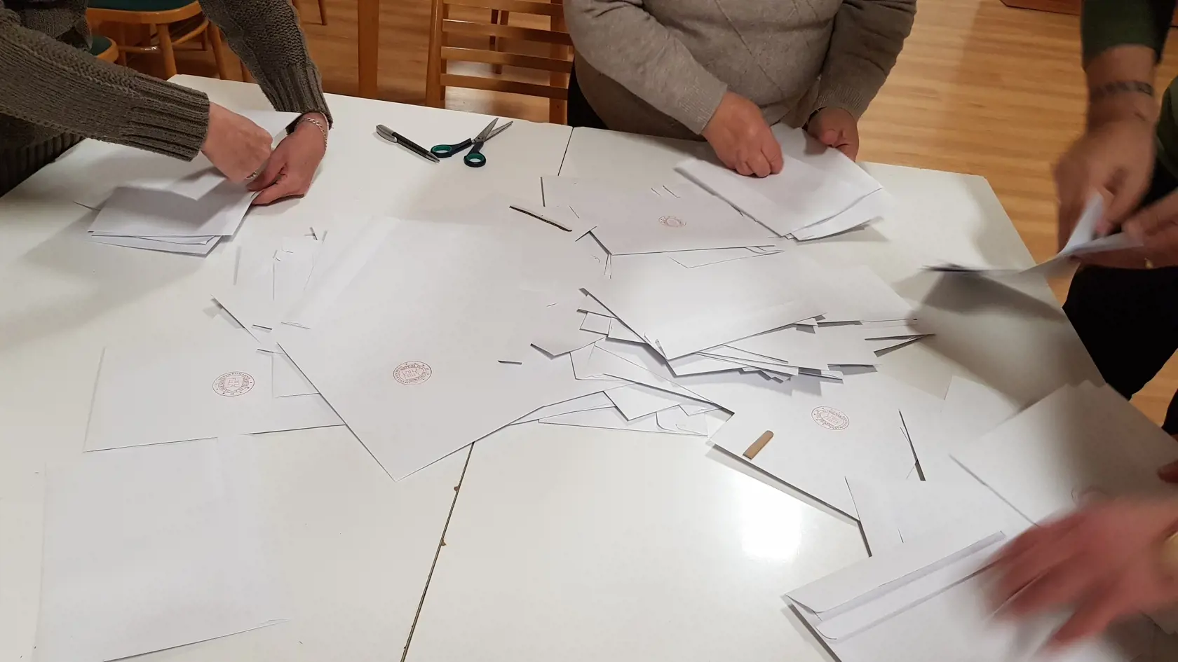 V poradí deviate referendum v histórii Slovenska, ktoré vyhlásila prezidentka SR Zuzana Čaputová s otázkou "Súhlasíte s tým, že predčasné skončenie volebného obdobia Národnej rady Slovenskej republiky je možné uskutočniť referendom alebo uznesením NR SR, a to zmenou Ústavy SR ?" sa v sobotu 21. januára 2023 začalo o 7.00 hodine. Občania môžu hlasovať vo svojom volebnom okrsku alebo v ktoromkoľvek na základe hlasovacieho preukazu do 22.00 h. Referendum bude platné, ak sa ho zúčastní nadpolovičná 