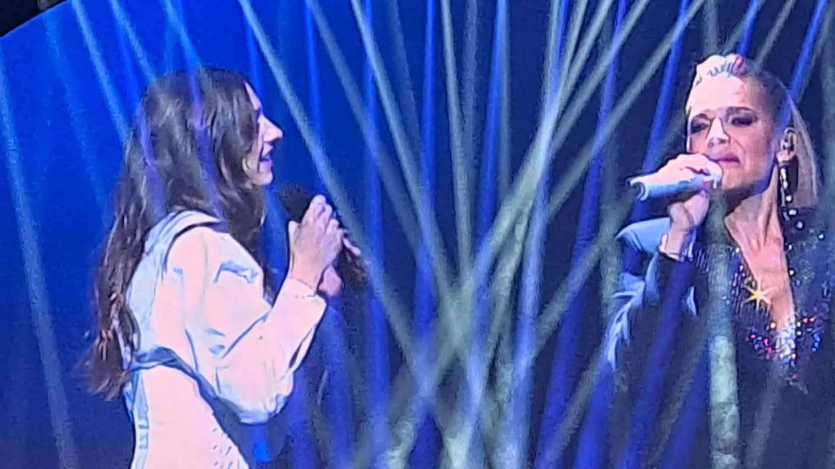 Dara s dcérou Laurou na jednom pódiu