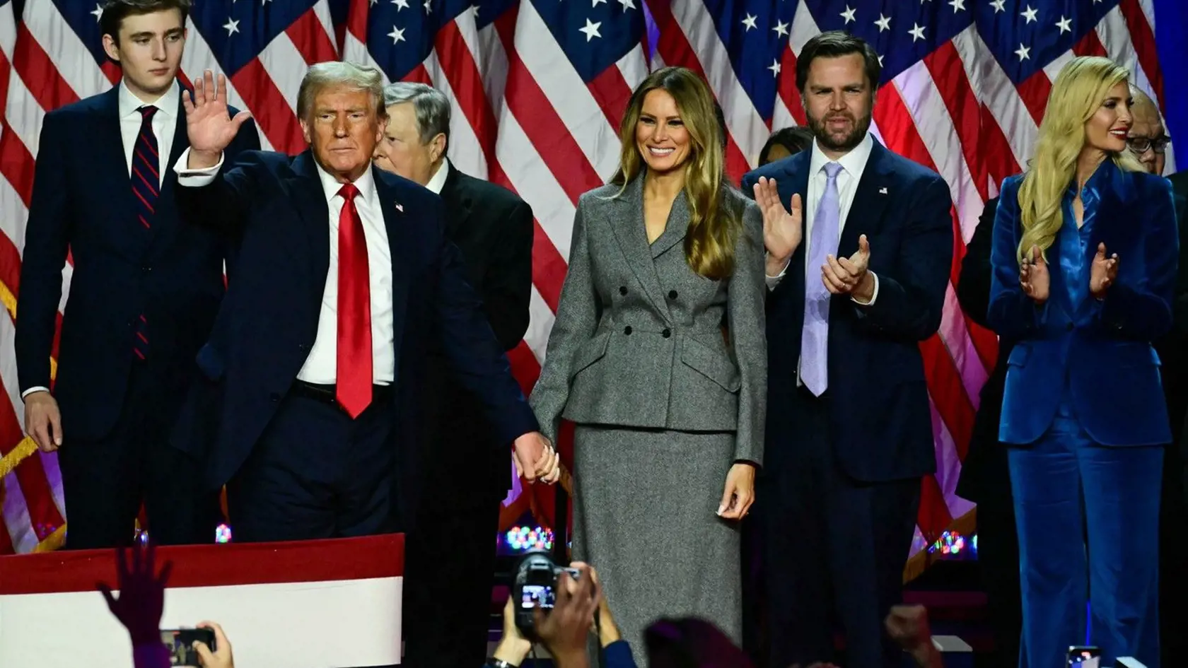  Ivanka Trumpová (43) sa objavila na predvolebnej párty svojho otca v Mar-a-Lago, aby bola svedkom politického návratu republikánskeho vodcu.