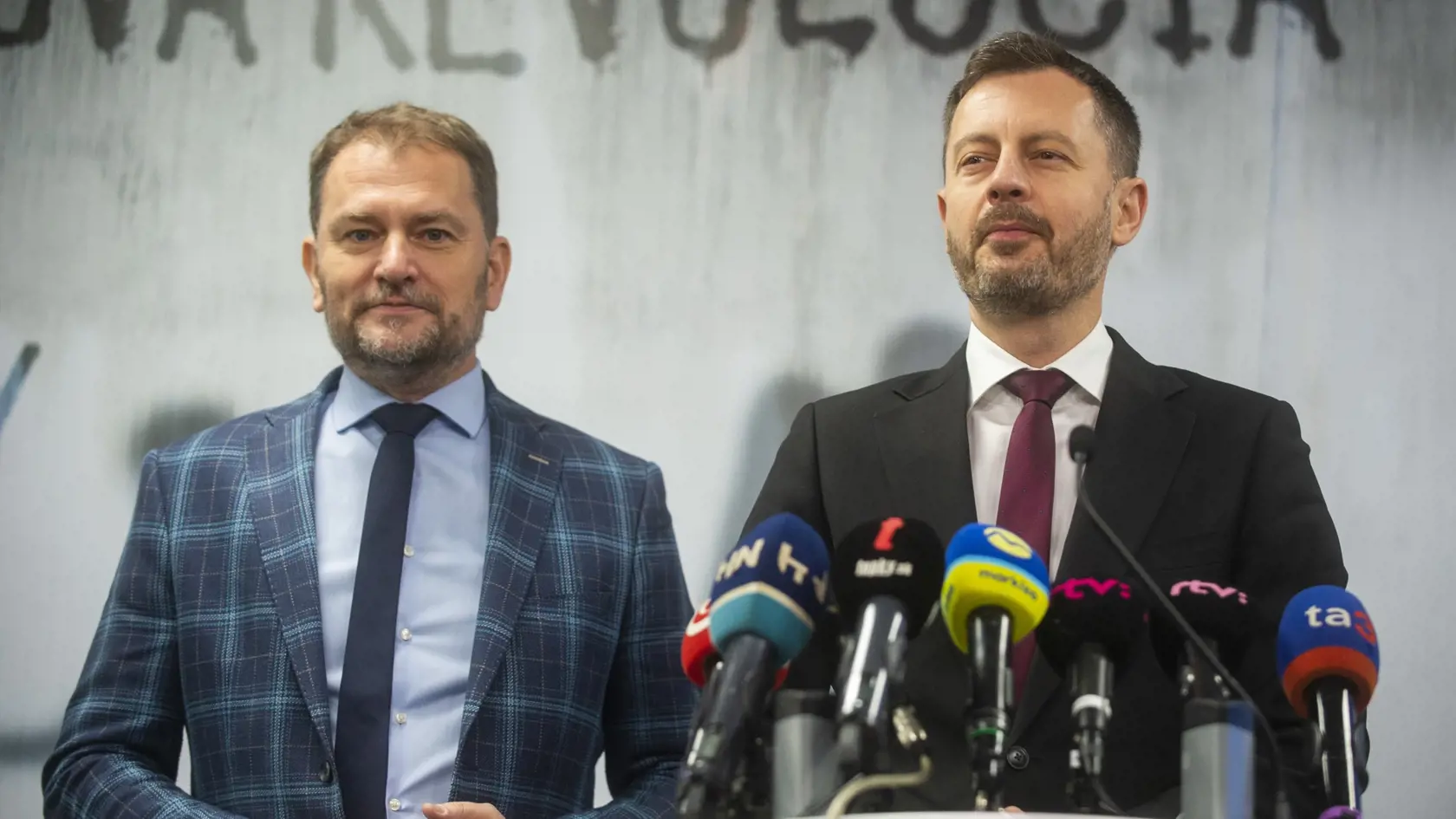 Dodržujte dohody, odkazuje Eduard Heger poslancom bývalej koalície. S termínom volieb v septembri mal ako prvý prísť Igor Matovič.  FOTO TASR – Jakub Kotian