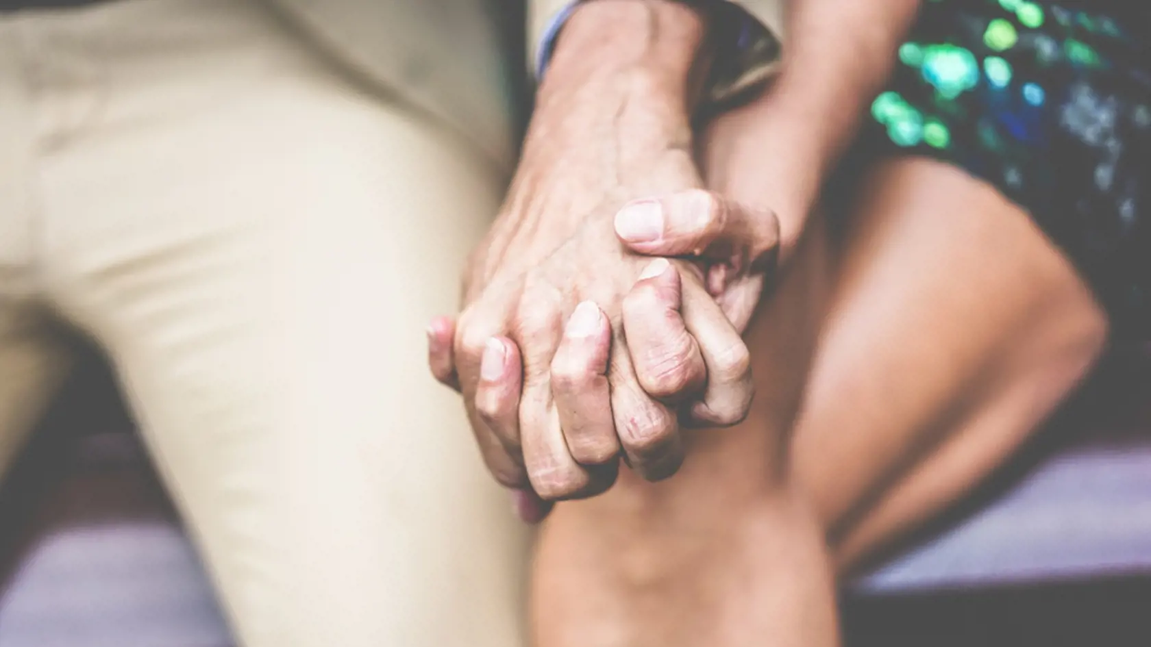 Vo väčšine prípadov sa už nemusíte starať o vaše deti a môžete si naplno užívať. Počas klimaktéria sa libido ženy neznižuje, práve naopak. Chuť na sex môže byť potláčaná kvôli suchosti pošvy, to sa dá ale riešiť lokálnym podávaním estrogénu vo forme krému do pošvy, prípadne si môžete dopomôcť lubrikačnými gélmi s obsahom aloe vera.