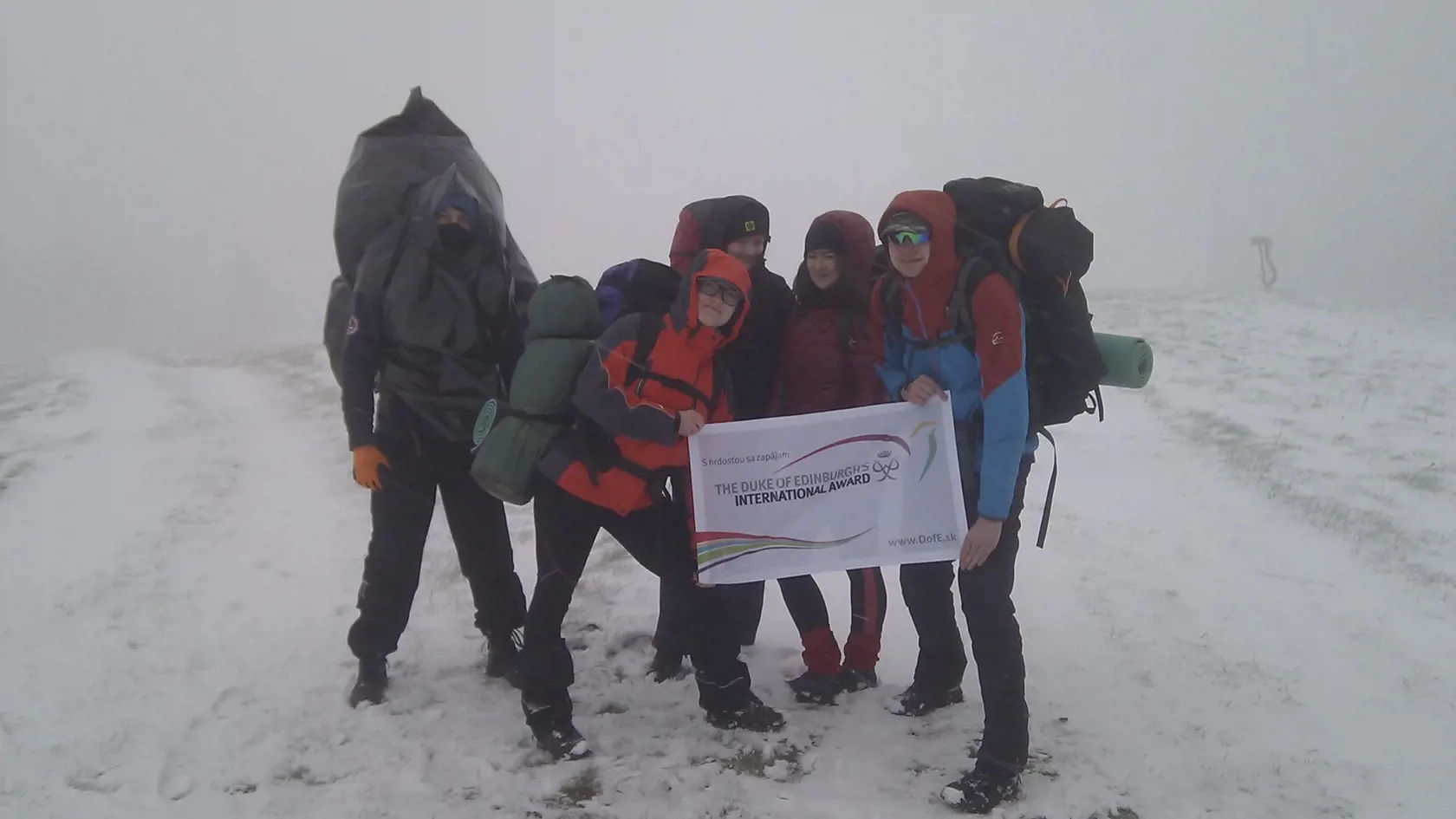 Klára absolvovala dve dobrodružné expedície, po prejdených 15 km a spánku v lese ju v májové ráno zobudila snehová prikrývka. Snehom sa brodila po hrebeňoch hôr desiatky kilometrov.