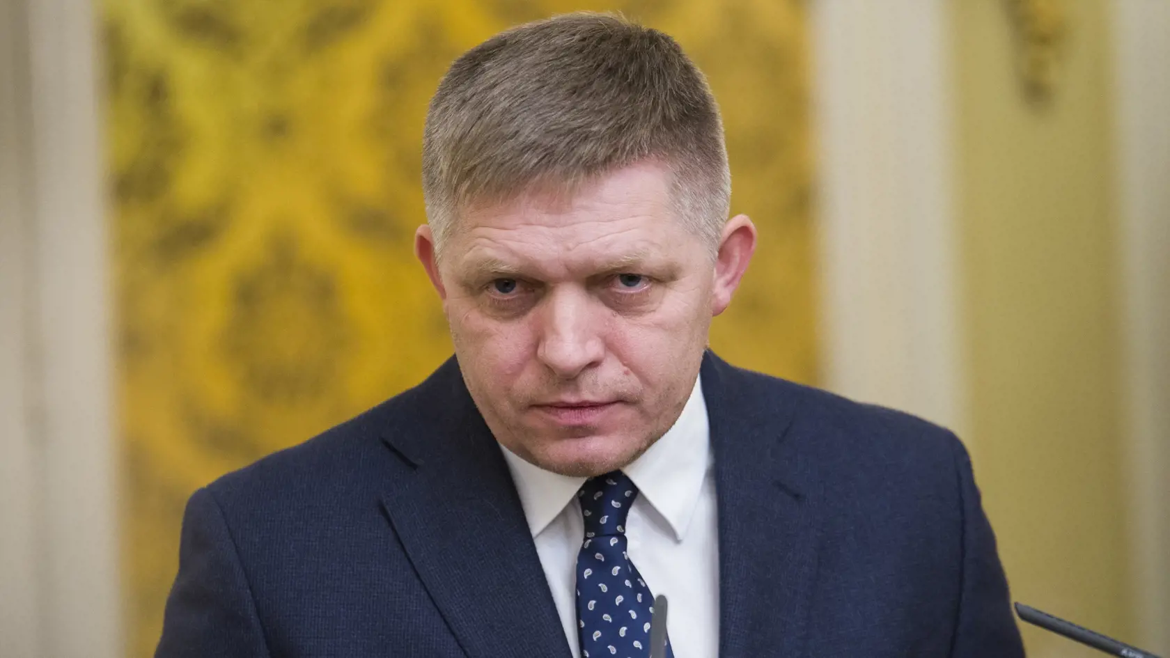 Predseda Smer-SD Robert Fico sa pustil do opozície.