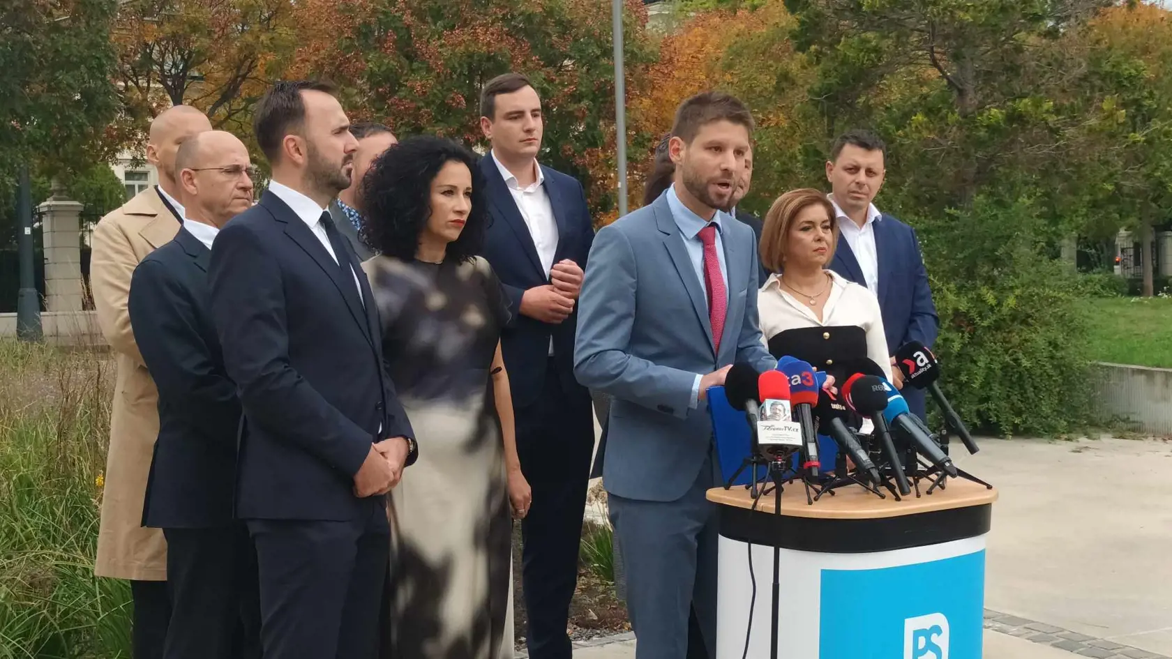 Michal Šimečka pred rokovaním s Robertom Ficom.