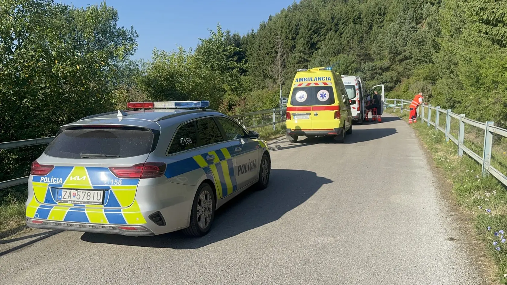 Na mieste činu zasahovala polícia i záchranka.