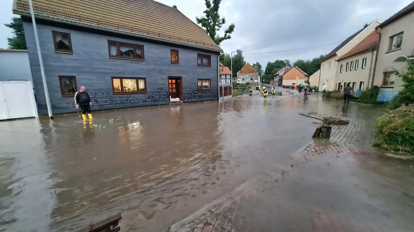 Najviac zasiahnutou spolkovou krajinou je podľa DPA Severné Porýnie-Vestfálsko.