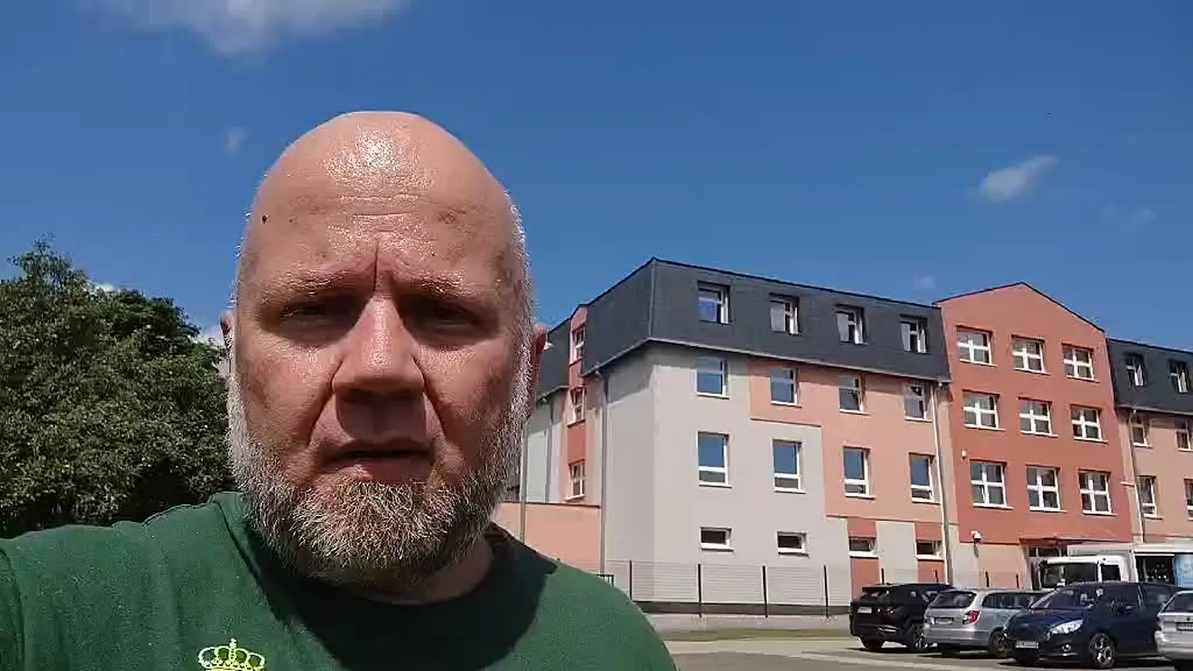 Špecializovaný trestný súd (ŠTS) v Pezinku na utorkovom neverejnom zasadnutí rozhodol, že Daniel Bombic, čeliaci obžalobe pre extrémistickú trestnú činnosť, zostáva vo väzbe. Rozhodnutie súdu nie je právoplatné, o sťažnosti Bombica rozhodne Najvyšší súd (NS) SR.