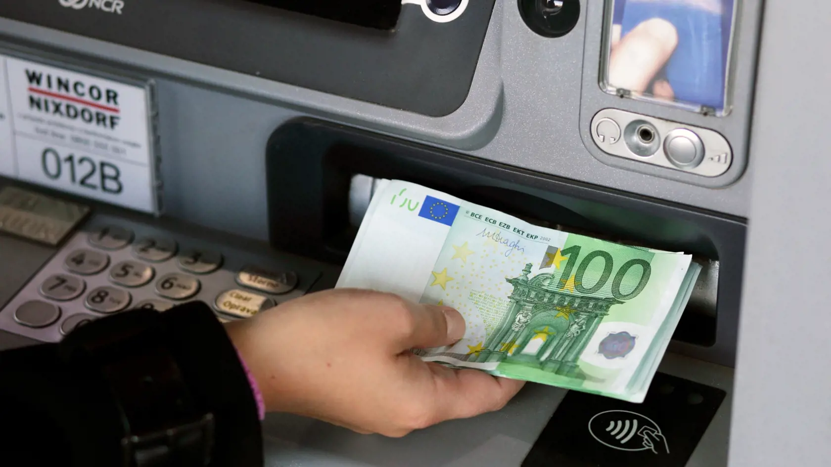 Pozostalí sa k peniazom z účtu nebožtíka vedia dostať aj skôr ako prebehne dedičské konanie.