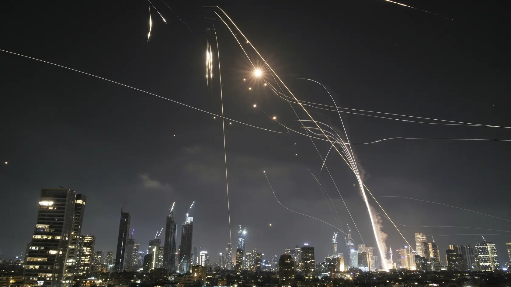 Iránsky útok na izraelský Tel Aviv.
