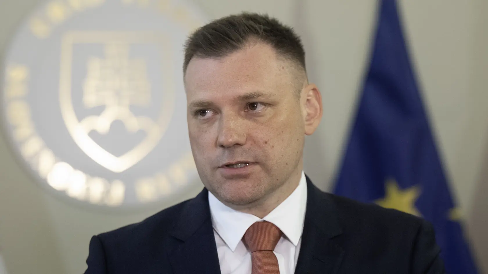 Na snímke podpredseda vlády a minister životného prostredia SR Tomáš Taraba (nominant SNS) počas tlačovej konferencie po skončení rokovania 86. schôdze vlády SR 23. apríla 2025 v Bratislave. FOTO TASR - Martin Baumann