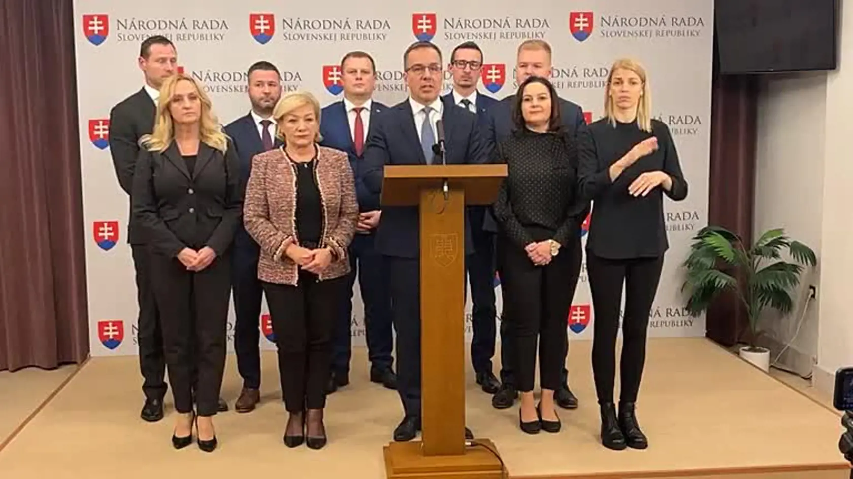 Poslanci ústavnou väčšinou schválili novelu zákona o posudkovej činnosti. Začne platiť od septembra budúceho roka a uľahčiť by mala život zdravotne znevýhodnených ľudí.