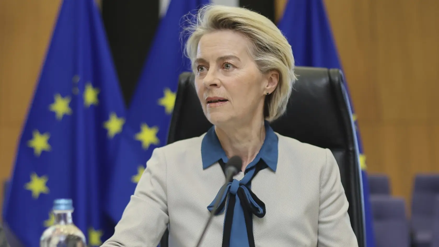 WA 34 Brusel - Predsedníčka Európskej komisie (EK) Ursula von der Leyenová počas strategického dialógu s vedúcimi predstaviteľmi európskeho obranného priemyslu v sídle EÚ v Bruseli v pondelok 12. mája 2025. FOTO TASR/AP 


European Commission President Ursula von der Leyen speaks during a strategic dialogue with leaders of the European defense industry at EU headquarters in Brussels, Monday, May 12, 2025. (Olivier Hoslet, Pool Photo via AP)