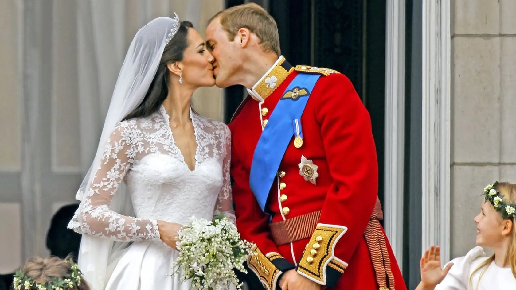 Sobáš spečatili prvým bozkom pred verejnosťou.