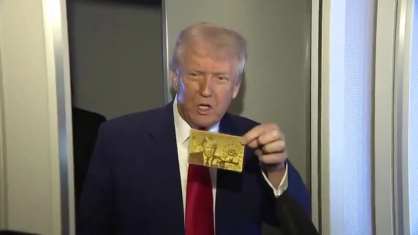 Americký prezident Donald Trump predstavil „zlatú kartu“, ktorá by bohatým prisťahovalcom poskytla možnosť zostať v Spojených štátoch bez časového obmedzenia.