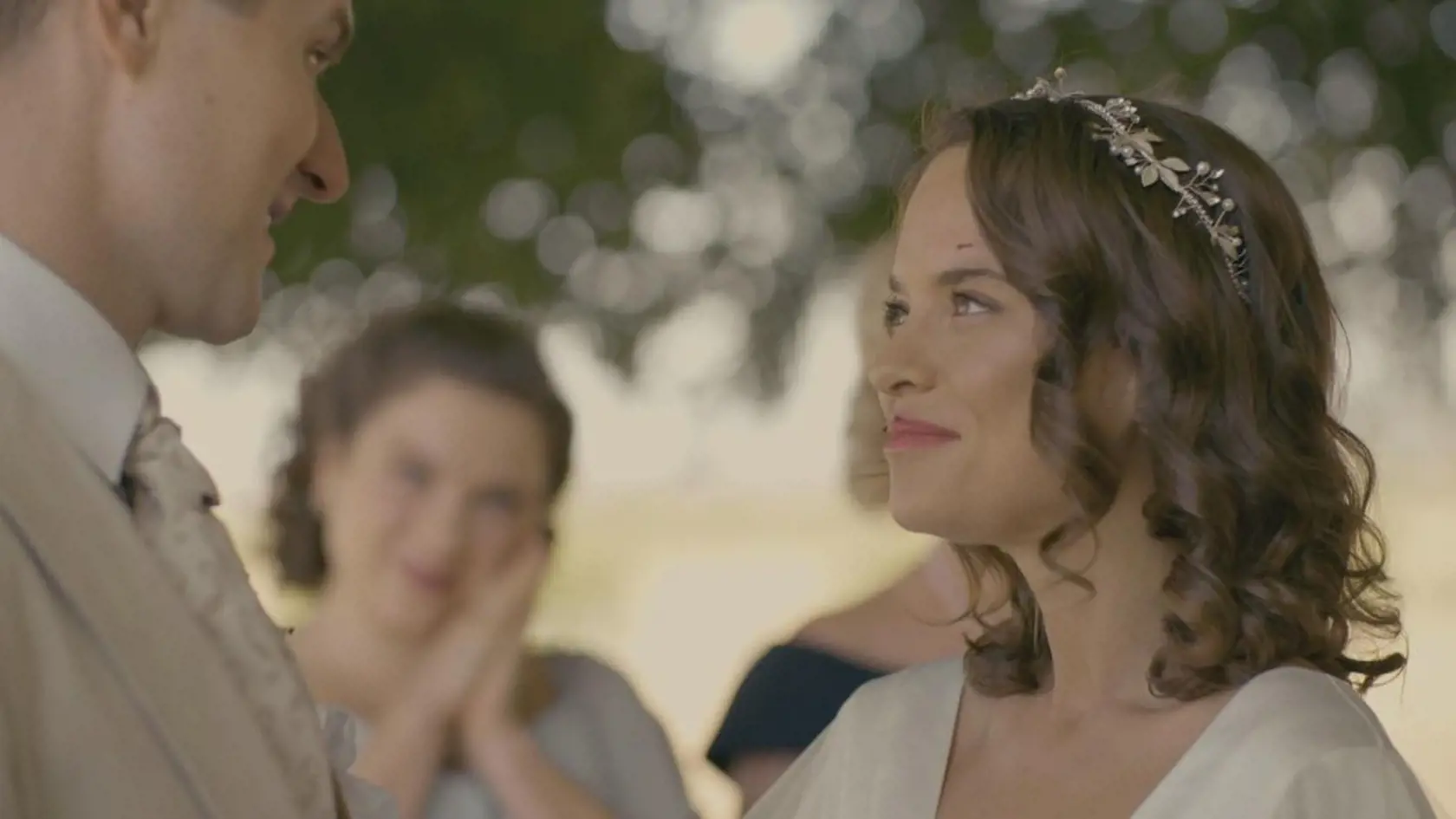 Kristína Svarinská ako Klára v seriáli Dunaj, k vašim službám.