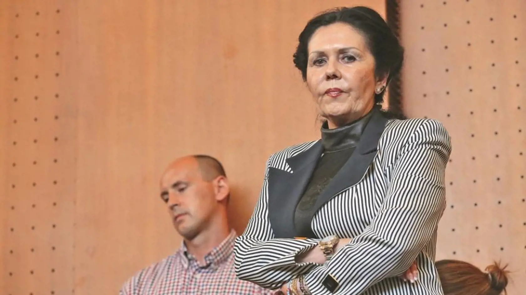 Eva Rezešová má starosti. Potom, čo rodinný rozpočet "prevetrala" kvôli nehode svojej dcéry rieši momentálne predaj domu, ktorý sa nevyvíja podľa jej predstav.