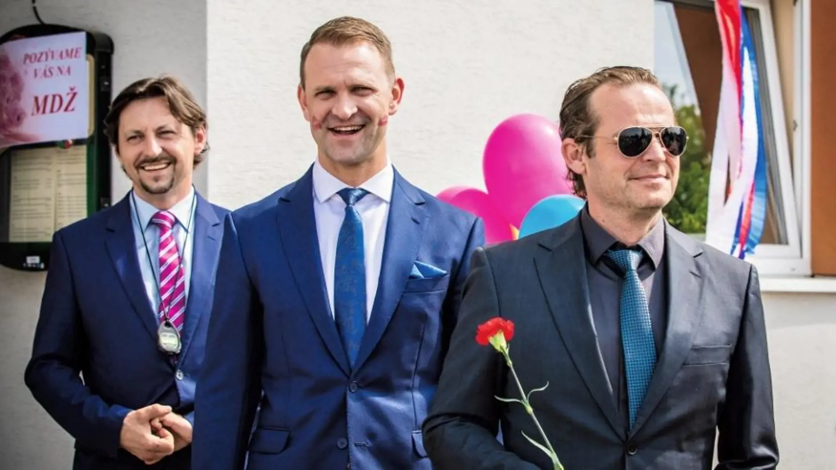 Seriálového premiéra poznáme ako uhladeného fešáka...... no pre iné projekty museli tvorcovia Ministrov zmeniť jeho imidž.