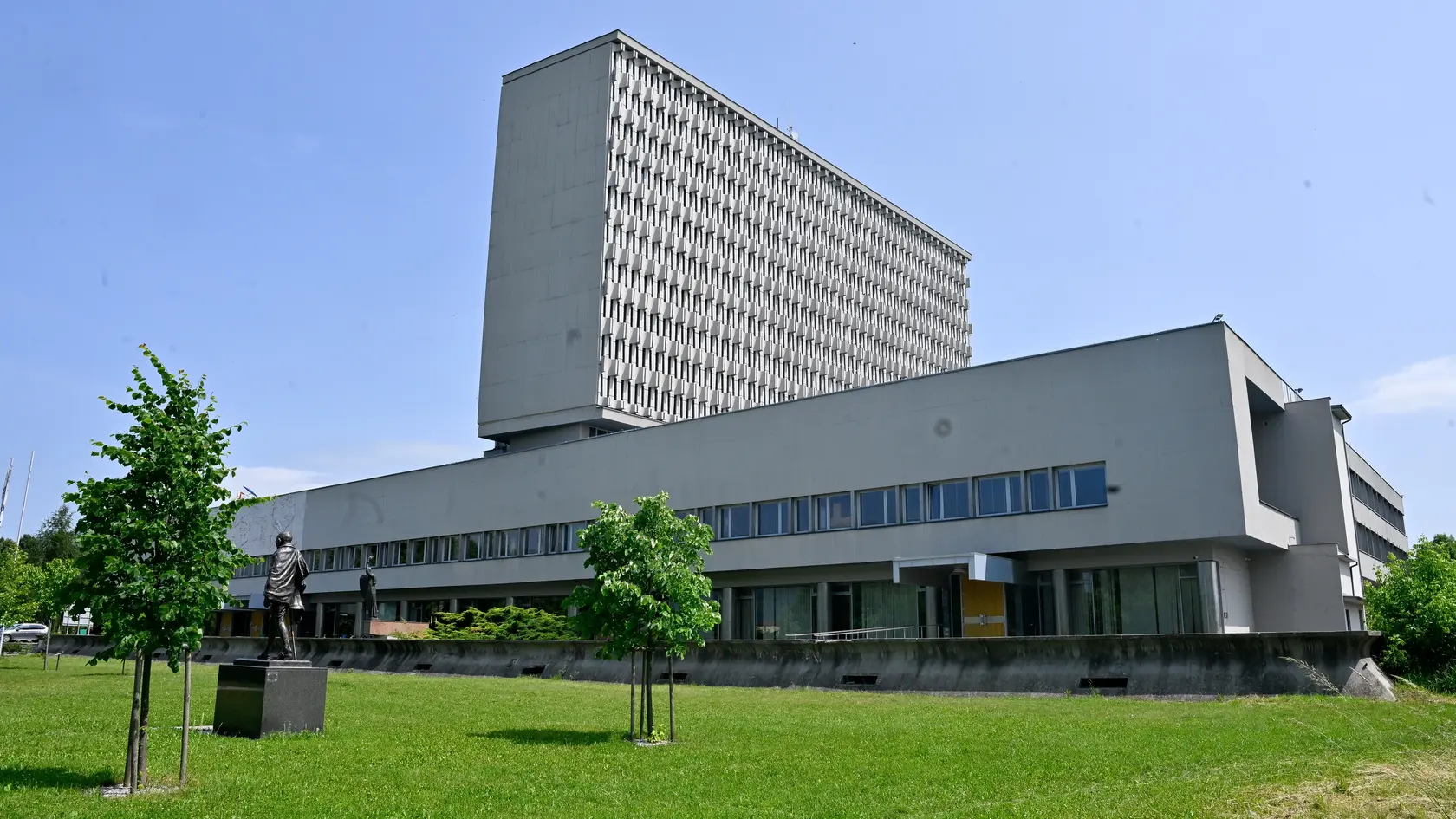Slovenská národná knižnica sídli v budove postavenej v rokoch 1964-1975.