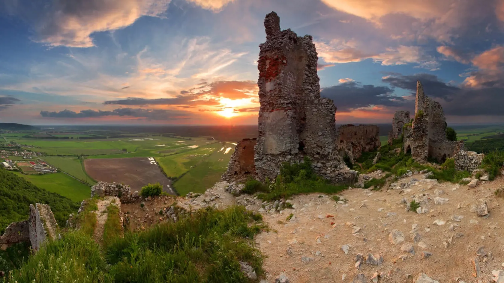 Pohľad na Plavecký hrad.