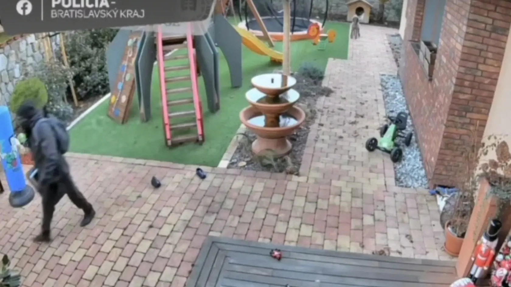 Rytmus zverejnil na Instagrame video, ako sa ku nim nedávno vlámal zlodej.