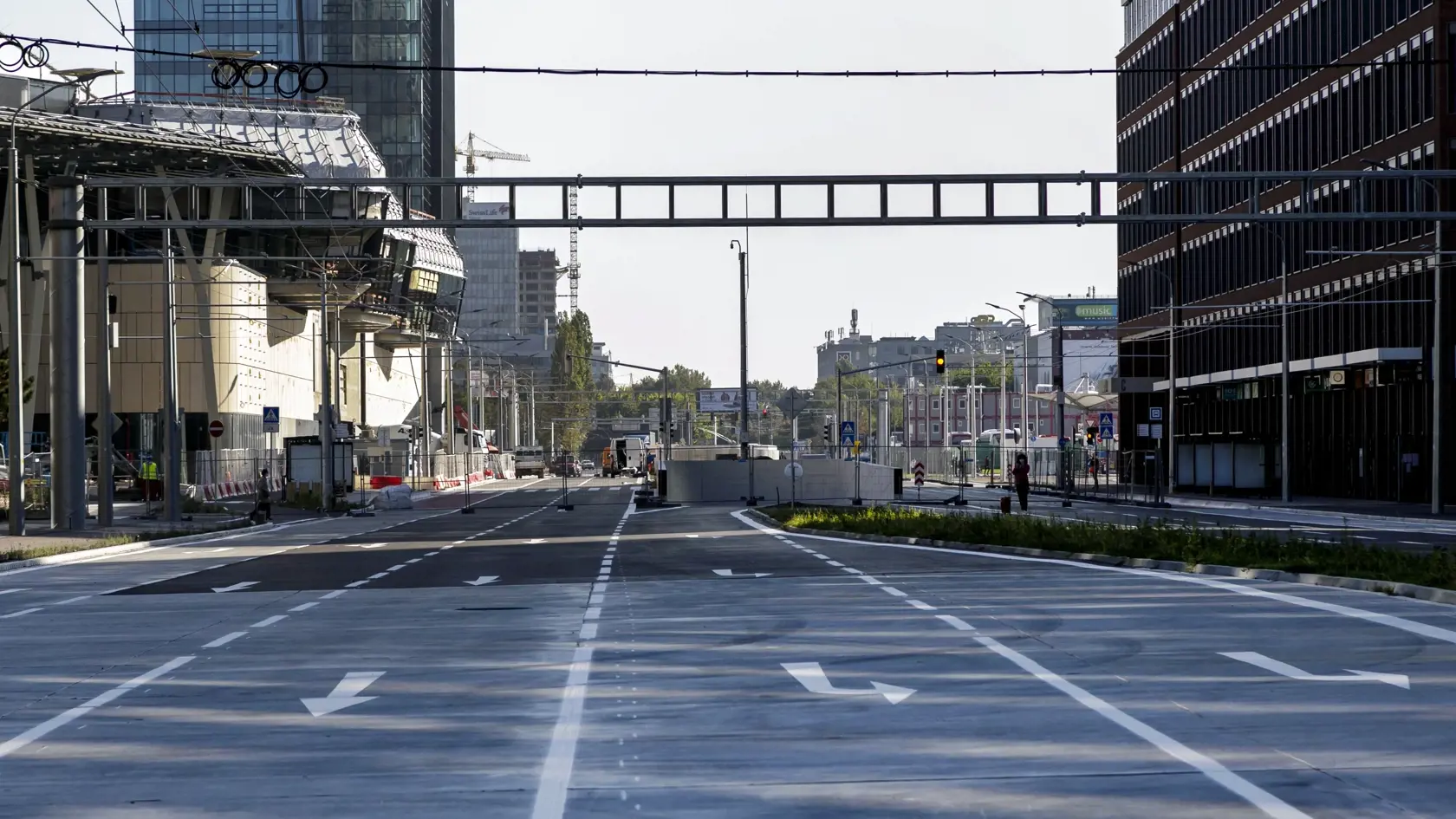 Na snímke aktuálny stav bulváru Mlynské nivy. Otvorenie bulváru pre automobilovú a mestskú hromadnú dopravu (MHD), ako aj pre peších a cyklistov by sa malo uskutočniť začiatkom novembra. V Bratislave 21. októbra 2020. FOTO TASR - Dano Veselský