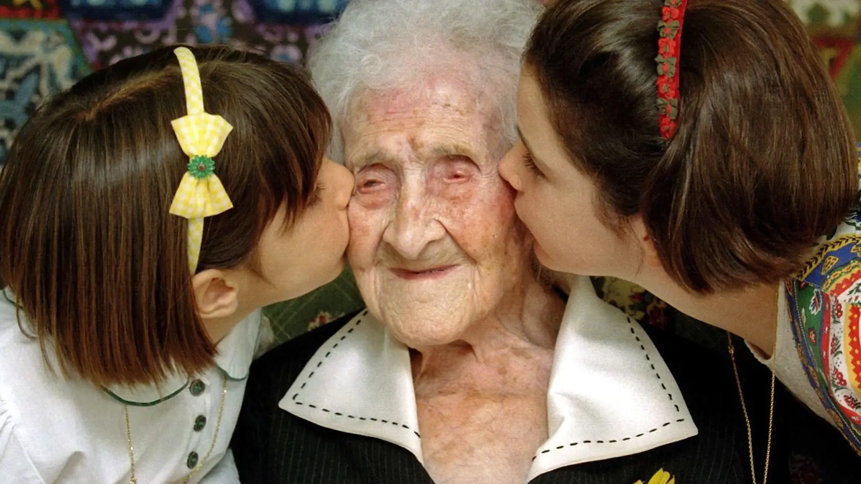 Jeanne Calmentová z Francúzska sa dožila 122 rokov a 164 dní. Je dosiaľ najstarším človekom, ktorého vek a osobné údaje sú dobre zdokumentované. Zomrela v roku 1997.