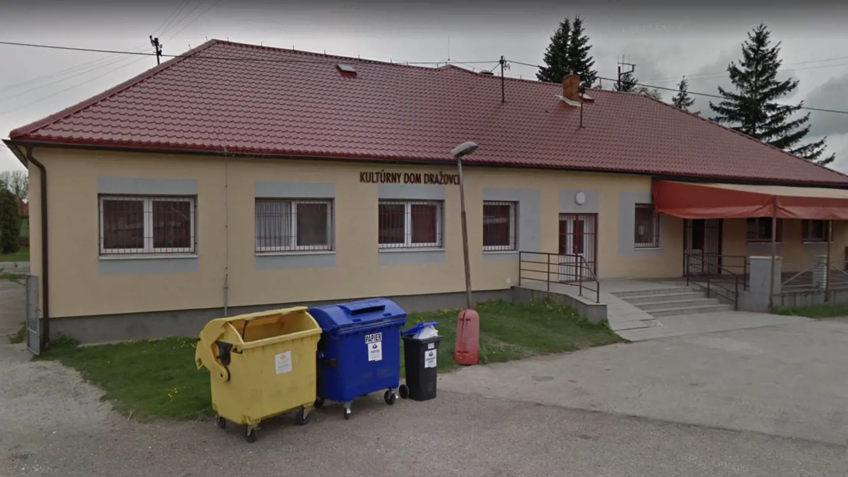 Kultúrny dom v Dražovciach, kde sa konala oslava.