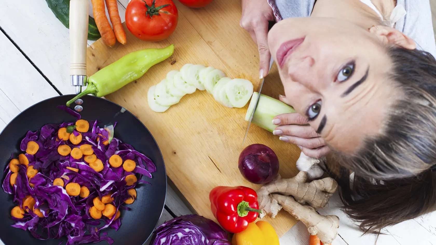 Vedeli ste, že bežná zelenina na vašom tanieri môže obsahovať látku, ktorá chráni žalúdok podobne ako lieky? Vitamín U sa skrýva tam, kde by ste ho možno ani nehľadali.