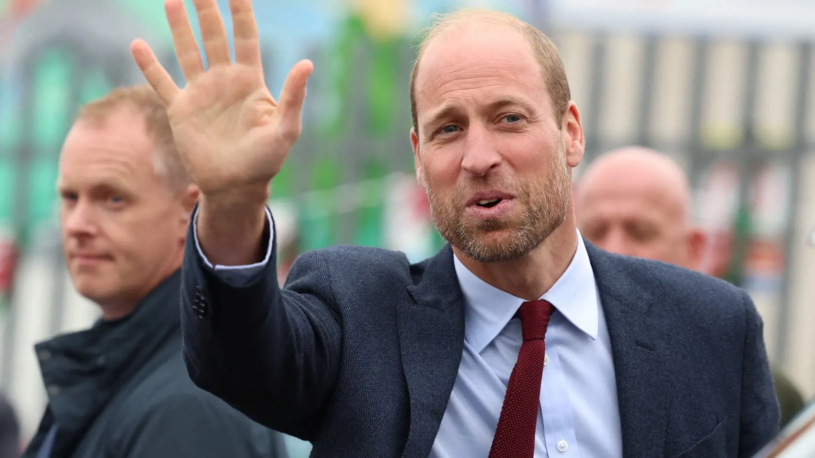 Samotný bývalý zástupca Combsa, Rob Shuter, povedal: "Diddy bol posadnutý princom Harrym a princom Williamom." Hudobný producent sa pokúsil „viac ako 10-krát“ presvedčiť princov, aby sa zúčastnili odviazanej zábavy. Hoci sa princovia Harry a William mali počas roku 2000 zúčastniť množstva „divokých večierkov“, žiaden by sa pravdepodobne nevyrovnal noci organizovanej hudobníkom.