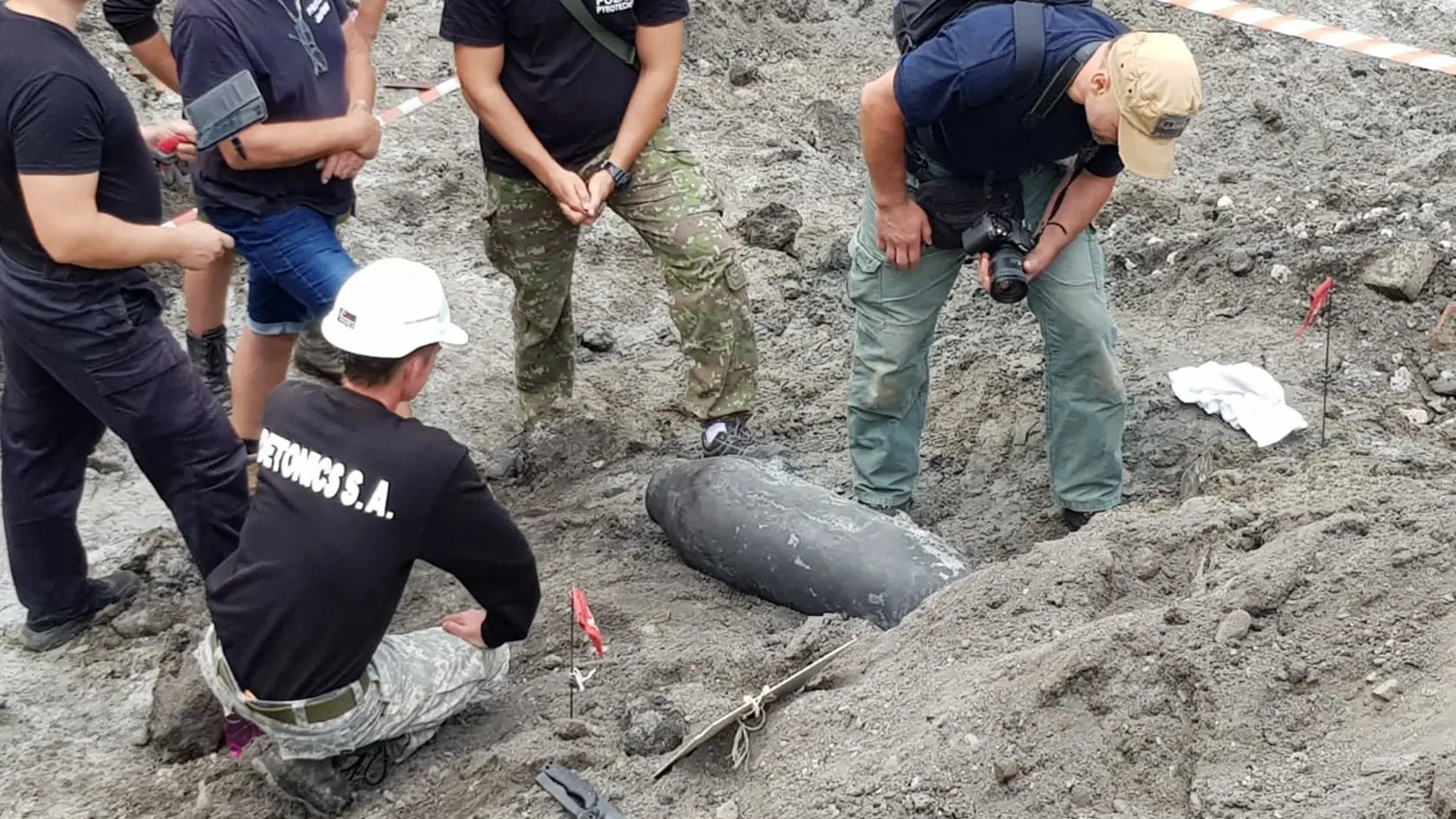 Leteckú bombu, ktorú našli na stavenisku v centre Bratislavy, po prevezení bezpečne zneškodnili v utorok večer v areáli ministerstva vnútra pri bratislavských Rusovciach.