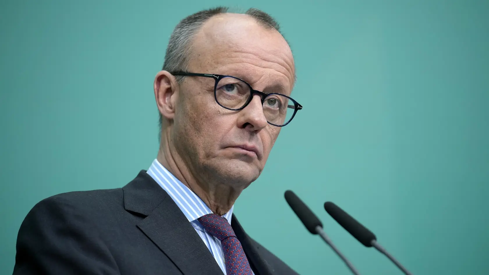 Líder nemeckých kresťanských demokratov (CDU) a víťaz predčasných parlamentných volieb v Nemecku Friedrich Merz počas tlačovej konferencie v Berlíne 3. marca 2025.