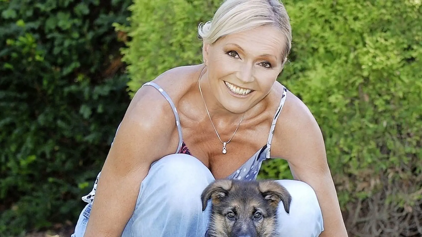 Helena trávi najradšej voľný čas v prírode. 