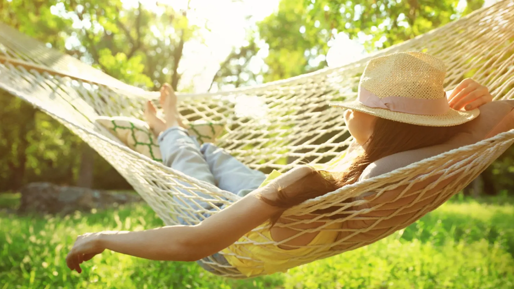 Letné počasie si vyžaduje relax i ľahký jedálniček.