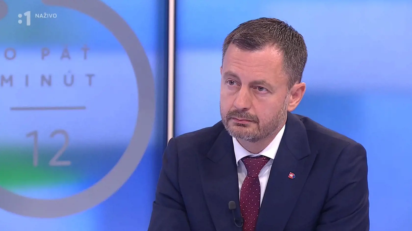 Eduard Heger v štúdiu RTVS počas duelu s Robertom Ficom.