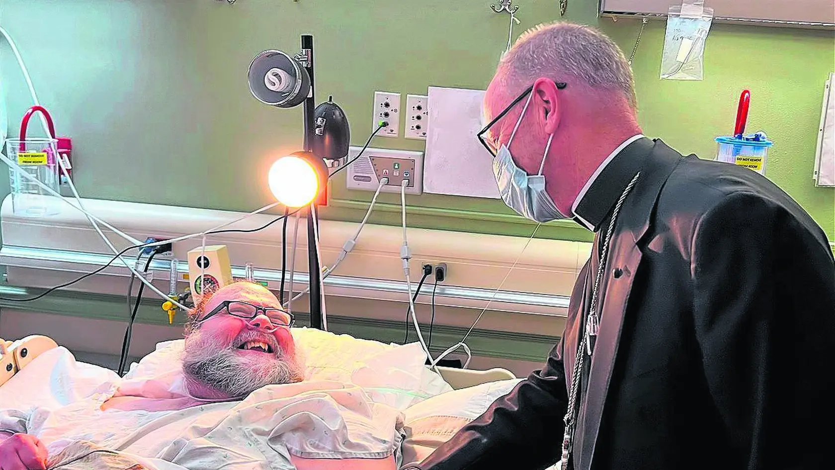 Prax je taká, že duchovní k lôžkam pacientov bežne chodia nielen do ich príbytkov, ale aj do zdravotníckych zariadení. (ilustračná fotografia)