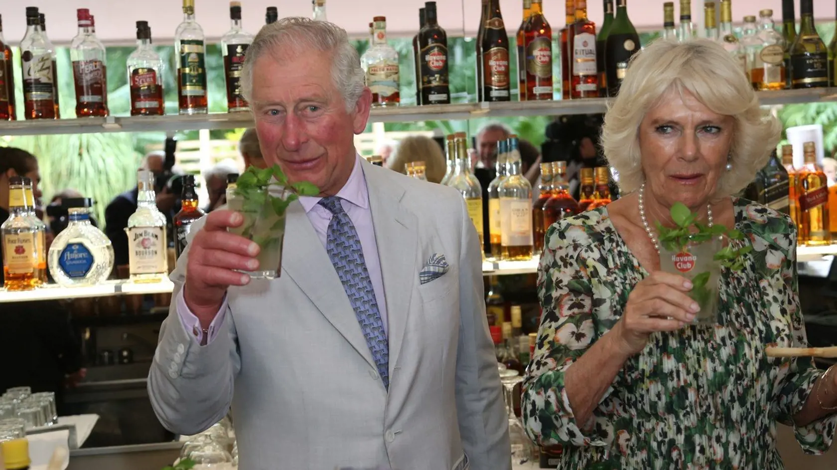 Princ Charles a vojvodkyňa Camilla si na Kube užívali nielen pohostinnosť, ale aj drink mojito.