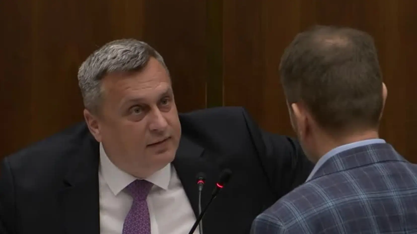 Pohádali sa z očí do očí priamo v pléne počas rokovania Národnej rady Slovenskej republiky.