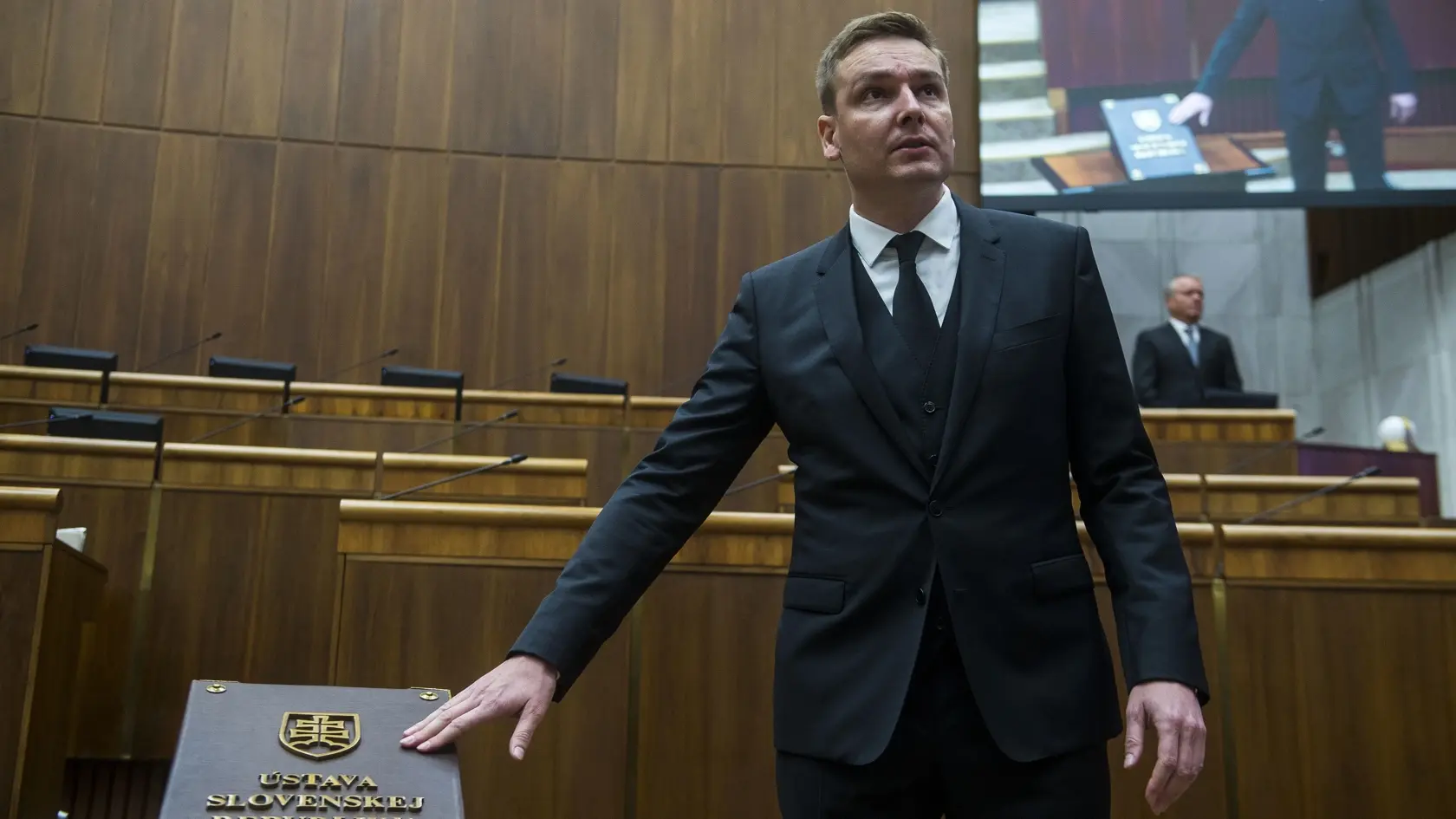 Poslanec NR SR za PS Branislav Vančo. Práve jemu bude robí Madej asistenta. Podľa údajov z webu NRSR si Madej zarobí mesačne 1 454,00 €.