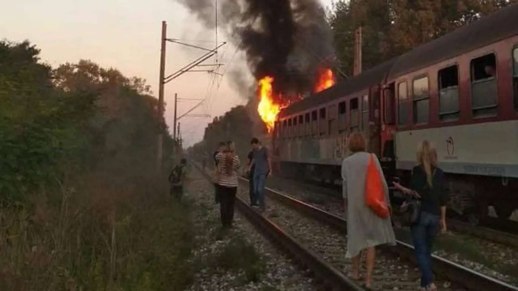 Iný prípad: Vlak smerujúci zo Šale do Galanty začal horieť.