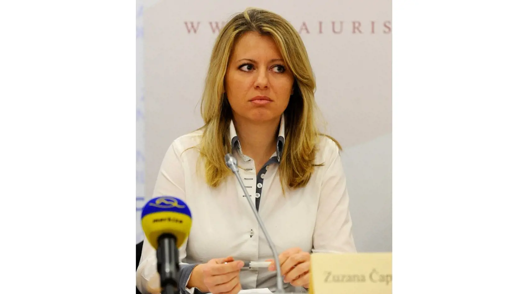 Prezidentka Zuzana Čaputová bola pred vstupom do politiky advokátkou. Pri výkone práce si svoje zažila aj s Marianom Kočnerom! Ako advokátka zastupovala občiansku iniciatívu Skládka do mesta nepatrí, ktorá žiadala uzavretie skládky odpadov v Pezinku. Kočner vtedy bojoval za skládku. „Kočner prišiel, hoci ho nikto nepozval. Hádal sa so mnou v živých diskusiách v médiách. A pýtal sa ma, či sa ho bojím. Povedala som mu, že nie. V skutočnosti som sa bála,“ napísala v roku 2018 Čaputová.