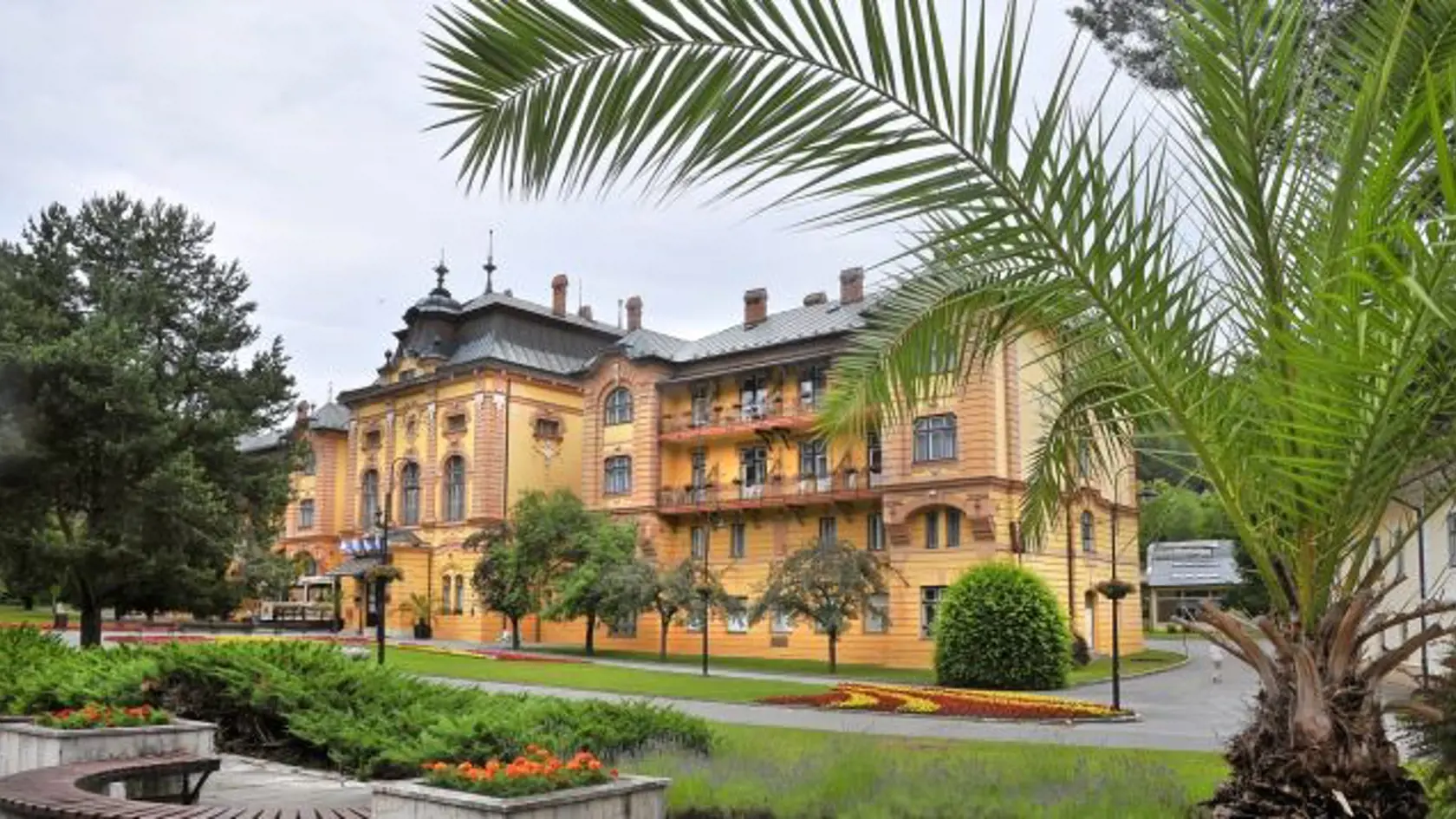 Rekreačné poukazy zaplatia viac ako polovicu vašej dovolenky na Slovensku. Perlou kúpeľov je kúpeľný dom Astória.